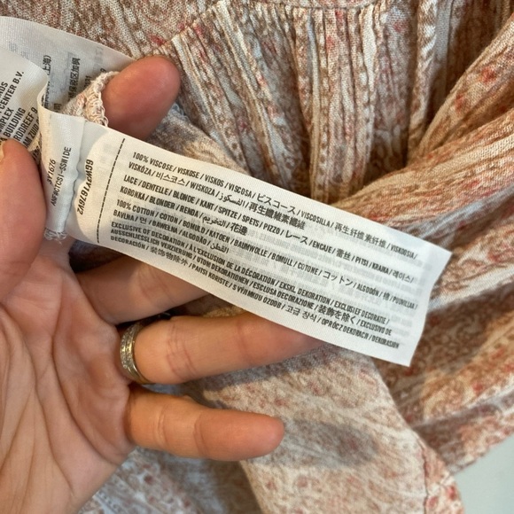 HOLLISTER CRINKLE PRINT BELLSLEEVE CROCHET TRIM TIE FRONT TOP BOHO HIPPIE Small - Picture 3 of 5